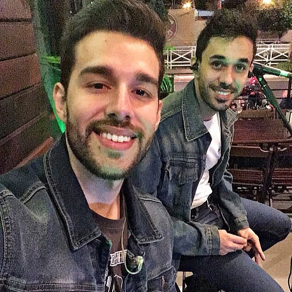Léo Augusto e Eduardo em selfie de bastidor